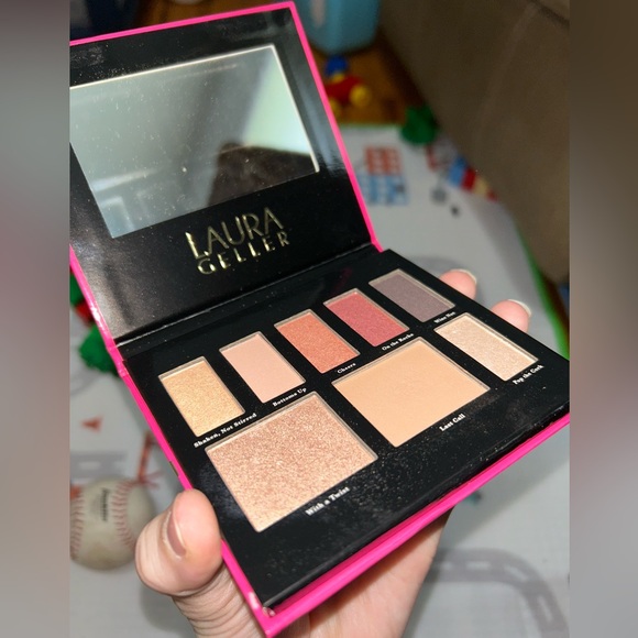 Bundle New 1 lotion 1 perfume and 2 eyeshadow products - Picture 8 of 12